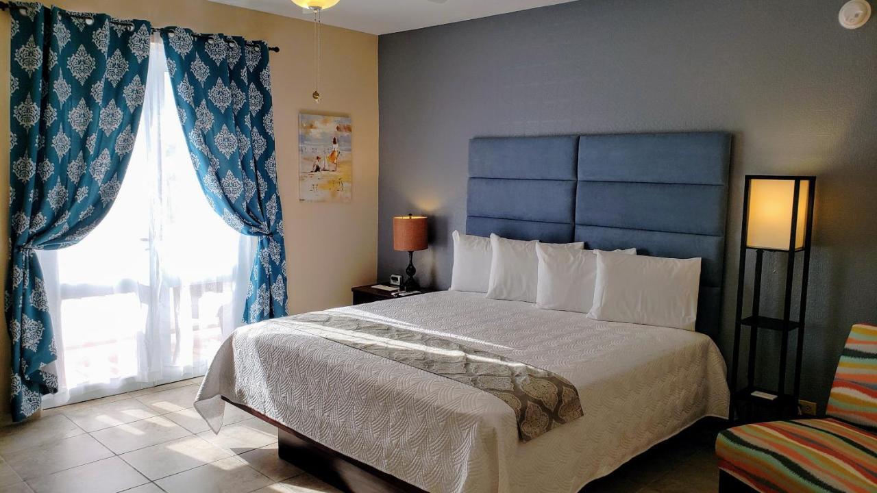 กอมบาเต บีช รีสอร์ต Hotel กาโบโรโค ภายนอก รูปภาพ