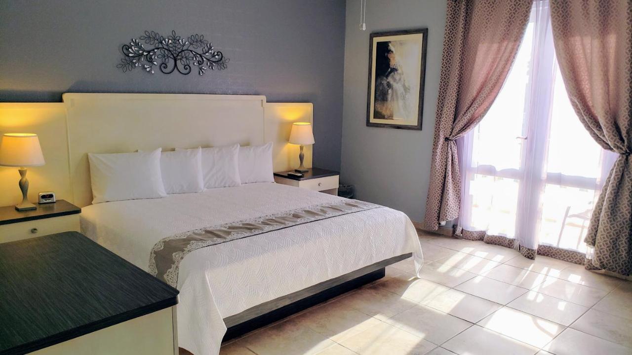 กอมบาเต บีช รีสอร์ต Hotel กาโบโรโค ภายนอก รูปภาพ
