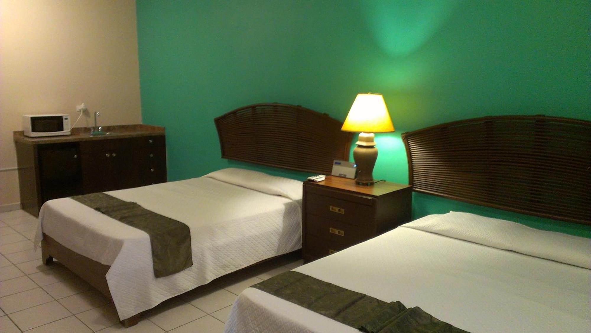กอมบาเต บีช รีสอร์ต Hotel กาโบโรโค ภายนอก รูปภาพ