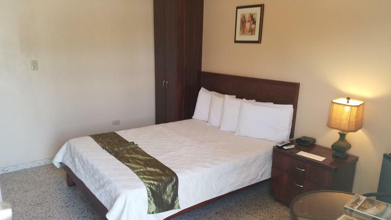 กอมบาเต บีช รีสอร์ต Hotel กาโบโรโค ภายนอก รูปภาพ